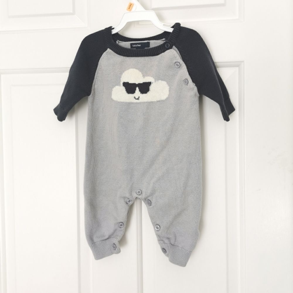 2/$20 Baby Gap knit bodysuit size 0-3